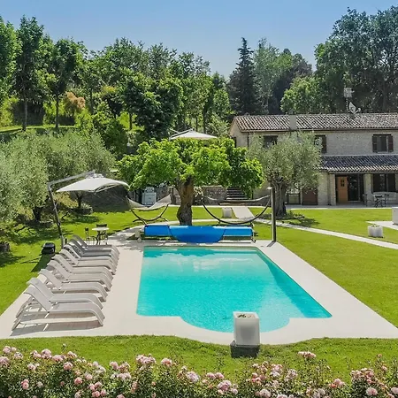 Scenic With Heated Pool فيلة SantʼIppolito