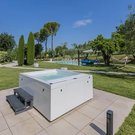 Scenic With Heated Pool *