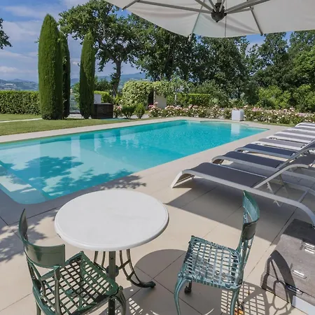 Scenic With Heated Pool *