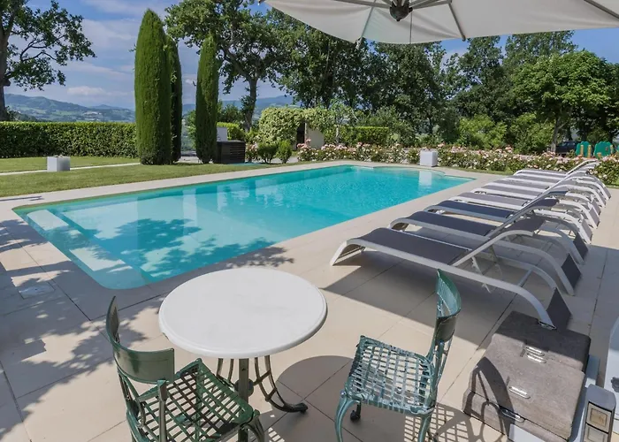 Scenic With Heated Pool *